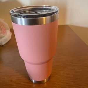 Yeti 32oz tumbler